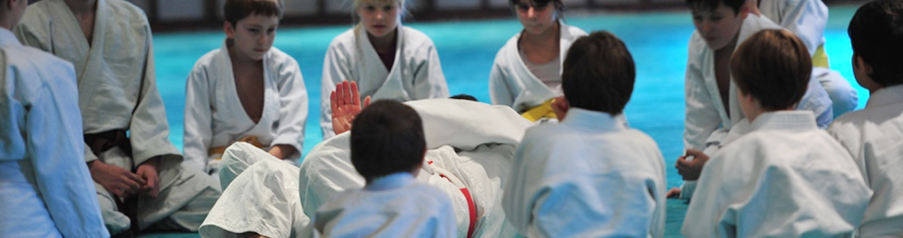 Enseignement lors d'un cours de Judo enfants au Reighikan Dojo
